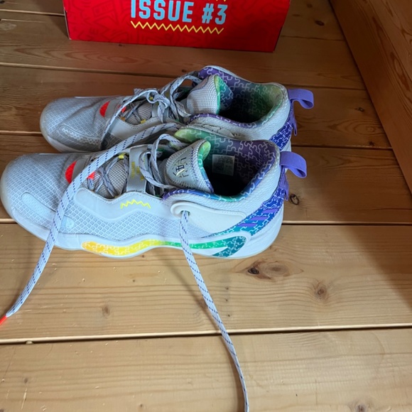 Shoes - Picture 3 of 10